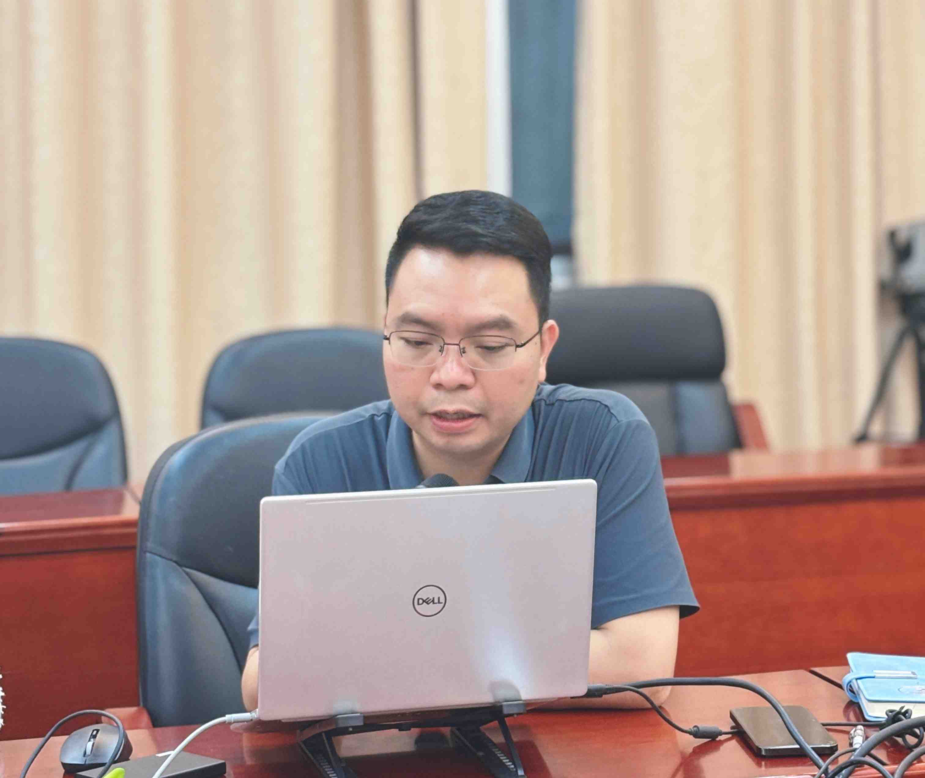 支部书记谢伟峰领学.jpg