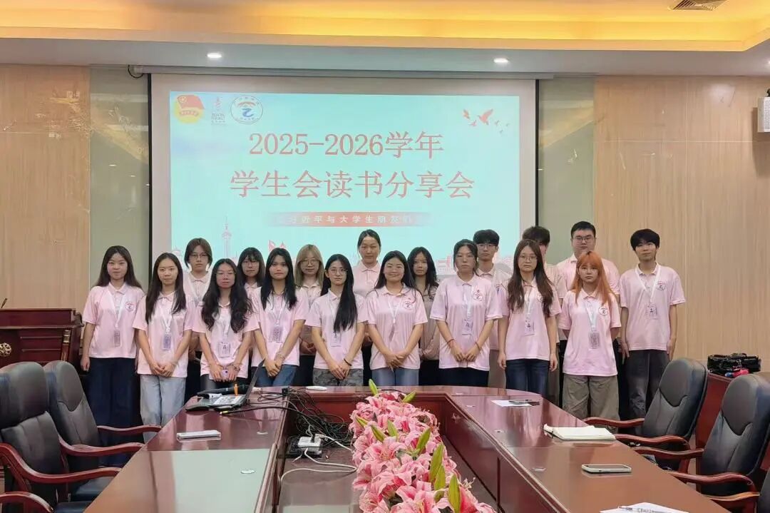 公司员工会读书分享会合照.jpg